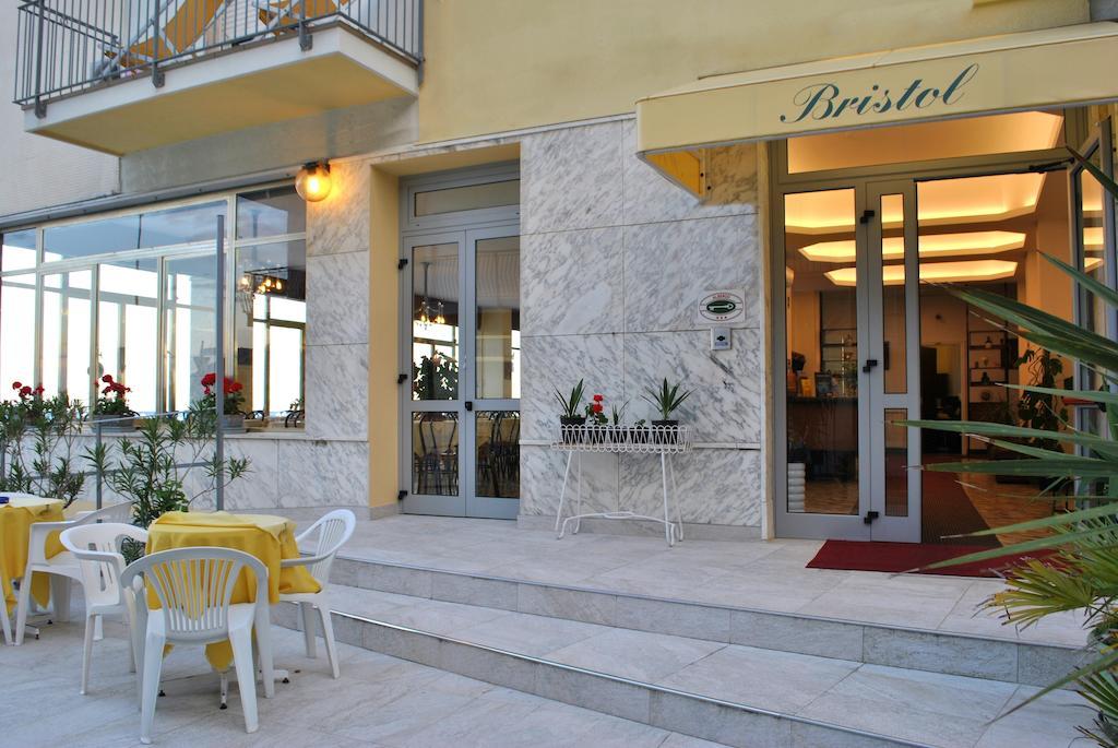 Hotel Bristol Лаїгуелья Екстер'єр фото