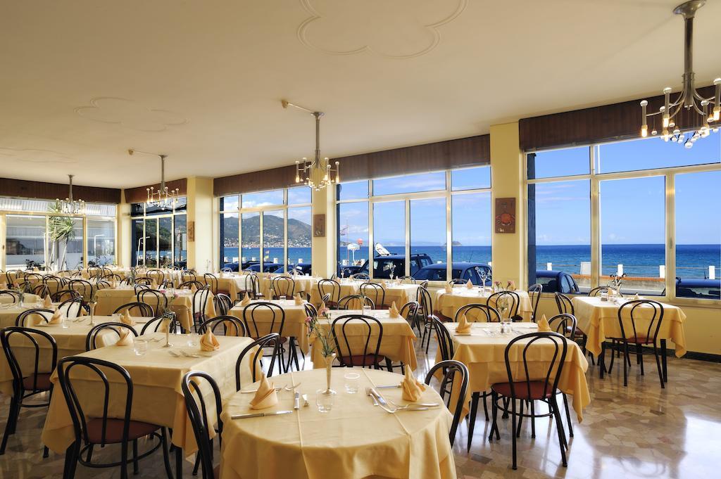 Hotel Bristol Лаїгуелья Екстер'єр фото