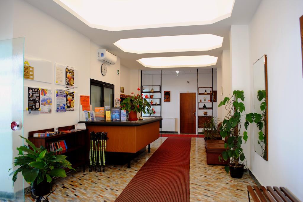 Hotel Bristol Лаїгуелья Екстер'єр фото