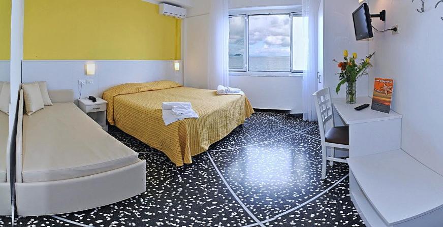 Hotel Bristol Лаїгуелья Екстер'єр фото